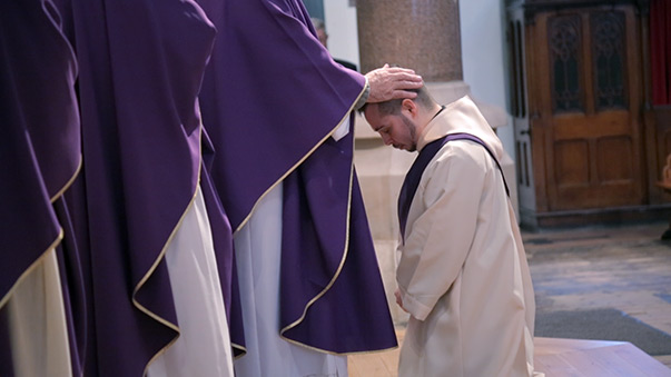 The Clock in Commune, video still 2016, ordination